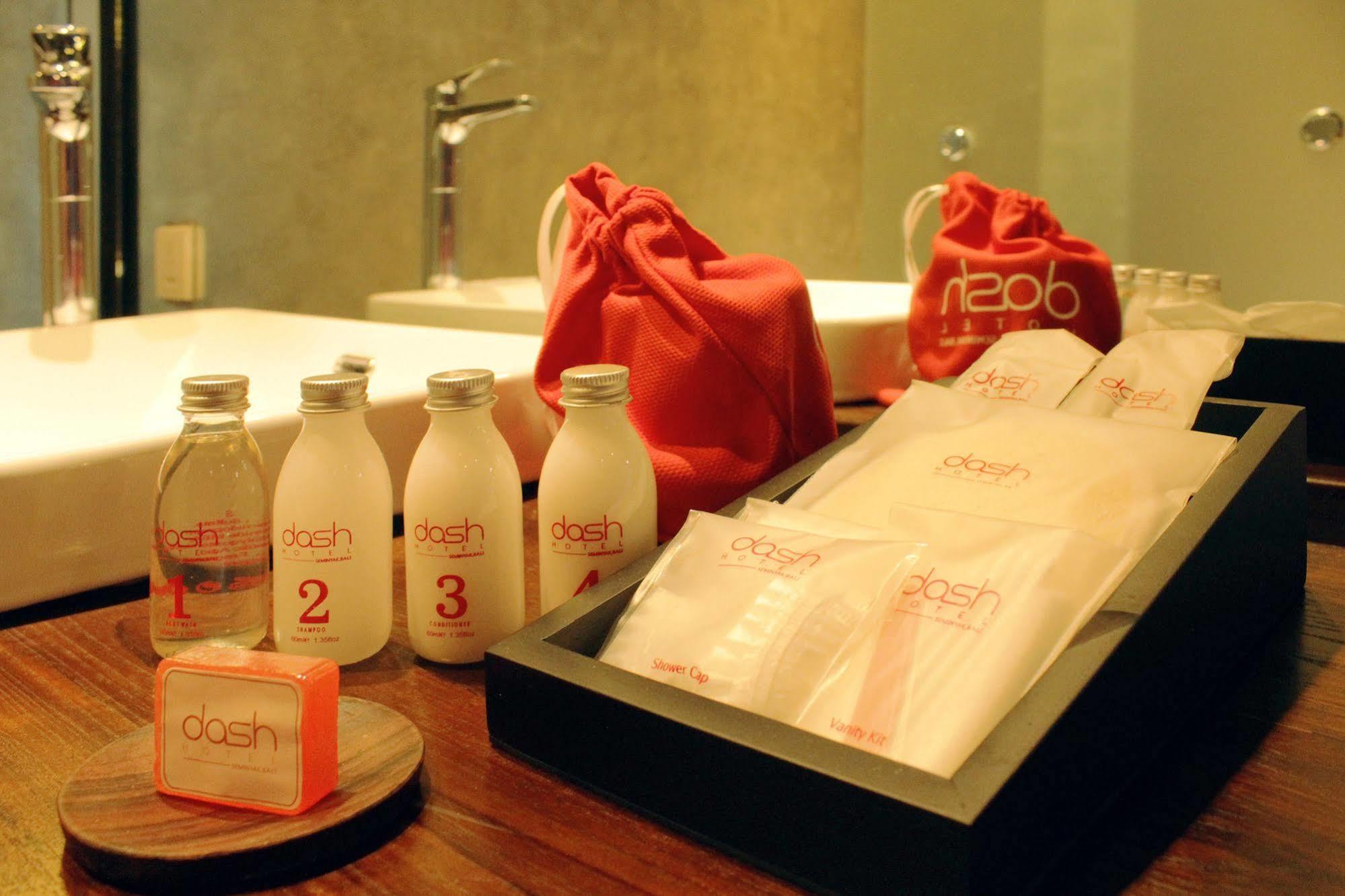 Viva Dash Hotel Seminyak Esterno foto